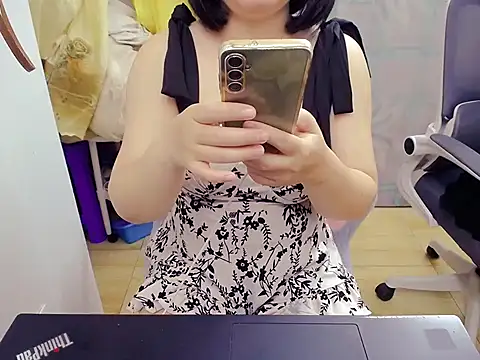 Snapshot of Phuong_Myy chatting on November 2025 03:45:01 PM Phuong Myy online show from November 2025 03:45:01 PM