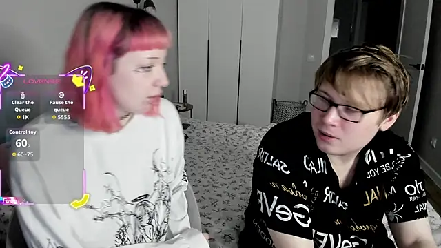 Couple Molly online show from October 2025 04:51:01 PM