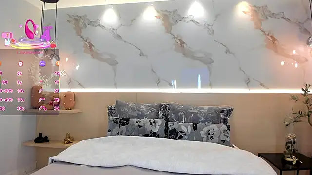 SolAvelar online show from March 2026 11:33:01 PM