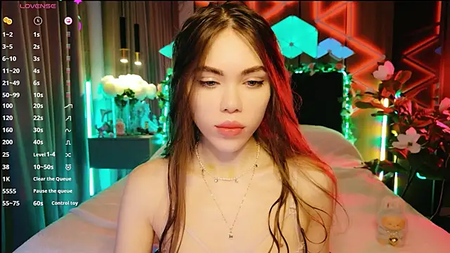 MimiFors online show from October 2025 03:42:01 PM