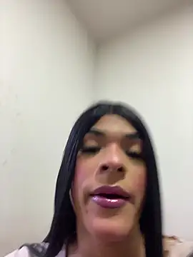 Snapshot of Amira_Ember chatting on July 2026 07:02:01 AM Amira Ember online show from July 2026 07:02:01 AM