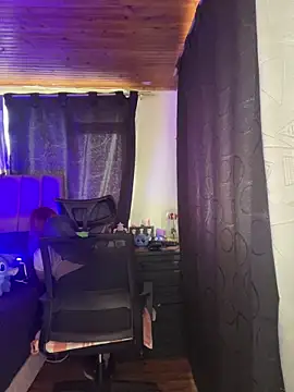 CoraVibes online show from October 2025 08:02:02 PM