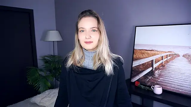 HongTomczak online show from September 2025 07:19:01 AM