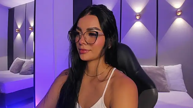 Snapshot of emily_tolson chatting on May 2026 08:07:01 PM emily tolson online show from May 2026 08:07:01 PM