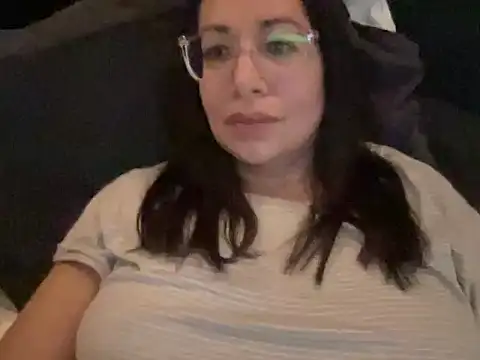 Snapshot of RosaFreya chatting on March 2026 09:26:01 AM RosaFreya online show from March 2026 09:26:01 AM