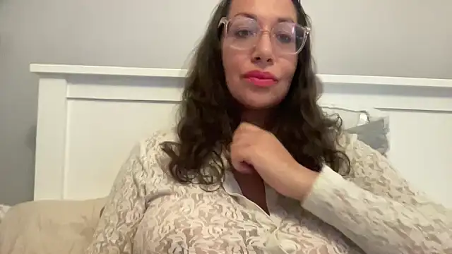 Snapshot of RosaFreya chatting on May 2026 02:58:02 PM RosaFreya online show from May 2026 02:58:02 PM