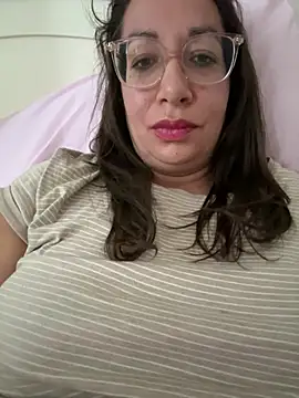 Snapshot of RosaFreya chatting on June 2026 07:32:01 AM RosaFreya online show from June 2026 07:32:01 AM