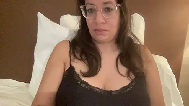 Snapshot of RosaFreya chatting on July 2026 06:26:02 AM RosaFreya online show from July 2026 06:26:02 AM