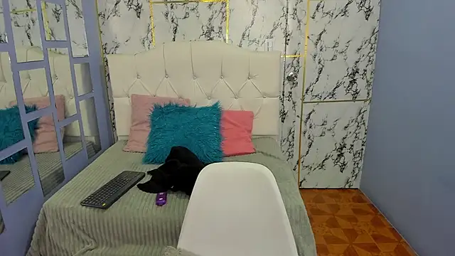 Itsuki N online show from November 2025 12:53:01 PM