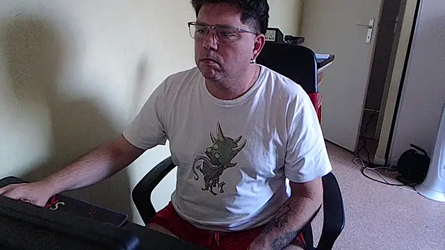 blueandwhite1 online show from November 2025 03:33:02 PM