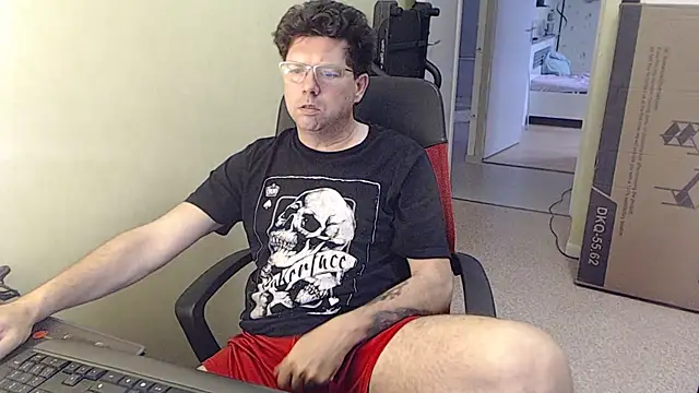 blueandwhite1 online show from April 2026 08:40:01 AM