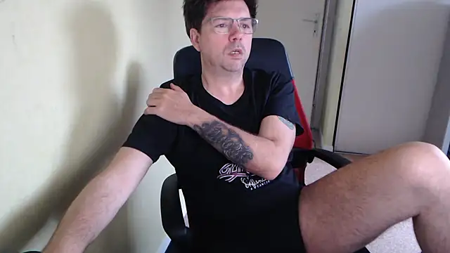 blueandwhite1 online show from April 2026 07:01:01 AM