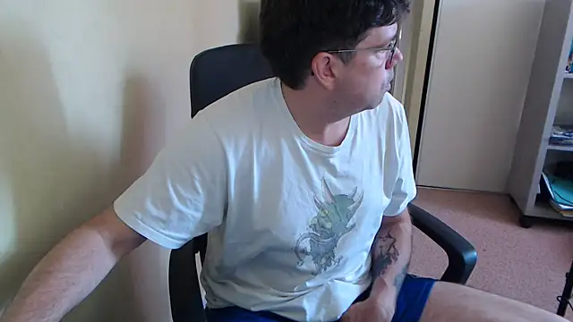 Snapshot of blueandwhite1 chatting on June 2026 07:00:01 AM blueandwhite1 online show from June 2026 07:00:01 AM