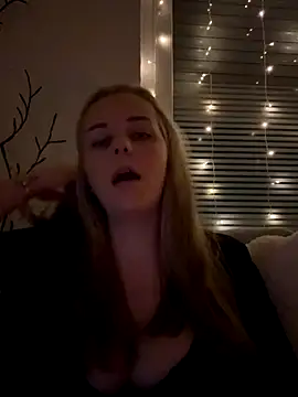 Snapshot of ItsLxsa chatting on October 2025 10:43:02 PM ItsLxsa online show from October 2025 10:43:02 PM