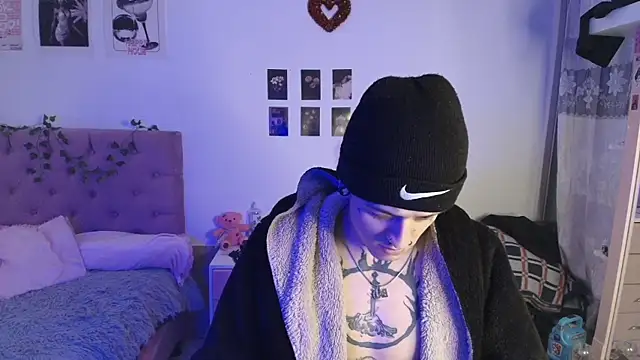 Snapshot of 2cyboy_ chatting on October 2025 08:17:01 PM 2cyboy online show from October 2025 08:17:01 PM