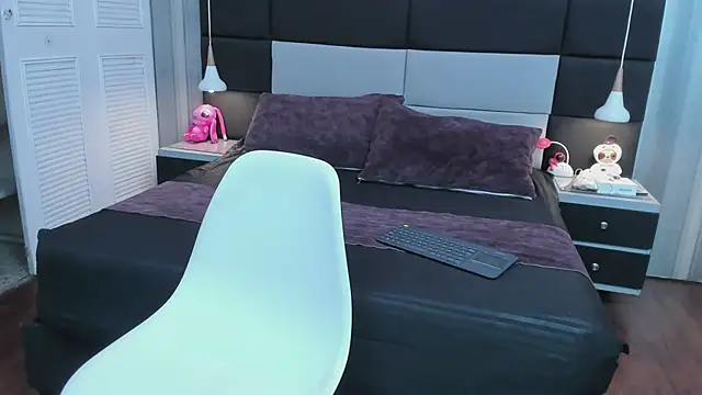 yiyisandoval online show from January 2026 08:10:02 PM