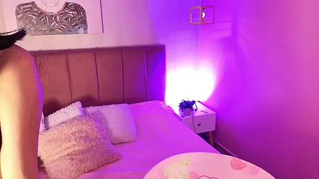 ela petit online show from November 2025 09:26:02 PM