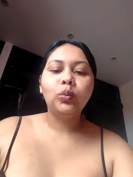 Snapshot of Alessandraa- chatting on May 2026 03:52:01 PM Alessandraa- online show from May 2026 03:52:01 PM