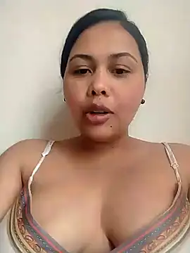 Snapshot of Alessandraa- chatting on May 2026 07:18:02 PM Alessandraa- online show from May 2026 07:18:02 PM