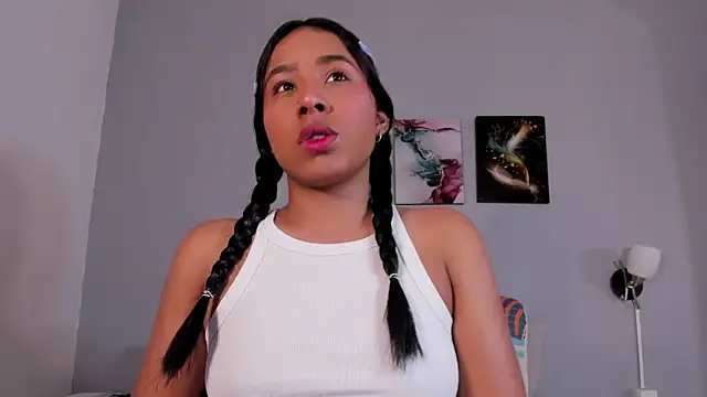 Snapshot of SophieW1 chatting on November 2025 12:15:02 PM SophieW1 online show from November 2025 12:15:02 PM