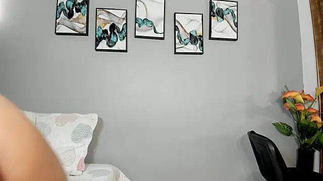 Snapshot of SophieW1 chatting on February 2026 12:20:02 PM SophieW1 online show from February 2026 12:20:02 PM