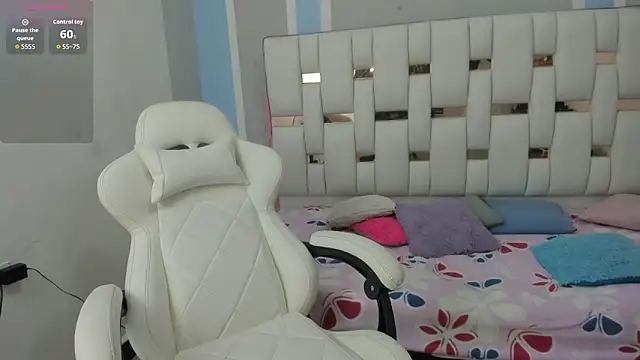 Snapshot of iamCharlotte19 chatting on November 2025 07:24:01 PM iamCharlotte19 online show from November 2025 07:24:01 PM