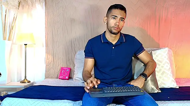 Snapshot of MaicolParker_ chatting on August 2026 12:07:02 PM MaicolParker online show from August 2026 12:07:02 PM