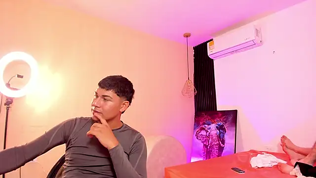 Snapshot of Handsomeboyss19 chatting on February 2026 06:40:02 AM Handsomeboyss19 online show from February 2026 06:40:02 AM