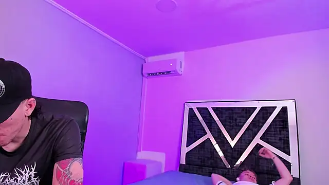 Snapshot of Handsomeboyss19 chatting on February 2026 01:54:02 AM Handsomeboyss19 online show from February 2026 01:54:02 AM