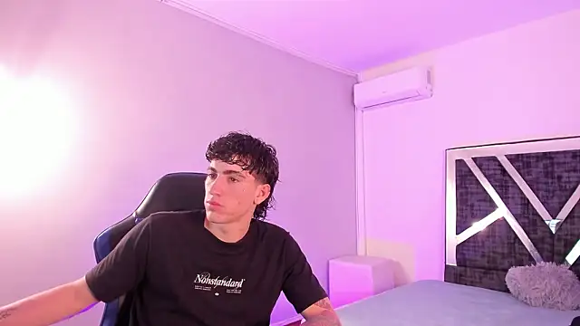 Snapshot of Handsomeboyss19 chatting on February 2026 02:59:02 AM Handsomeboyss19 online show from February 2026 02:59:02 AM