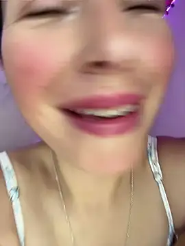 Snapshot of Mia_salinass chatting on May 2026 10:03:01 PM Mia salinass online show from May 2026 10:03:01 PM