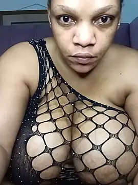 Snapshot of HappygalTheQueen chatting on May 2026 10:17:02 PM HappygalTheQueen online show from May 2026 10:17:02 PM