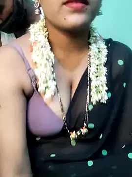 Snapshot of Shneeha_le chatting on September 2025 09:11:01 AM Shneeha le online show from September 2025 09:11:01 AM