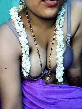 Snapshot of Shneeha_le chatting on September 2025 08:21:01 PM Shneeha le online show from September 2025 08:21:01 PM