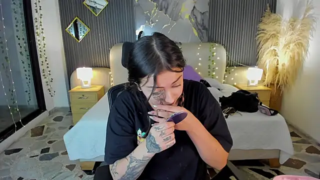 SarahCastro1  online show from February 2026 04:20:01 AM