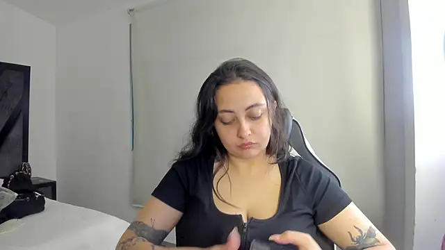 Snapshot of SarahCastro1_ chatting on June 2026 12:41:02 AM SarahCastro1 online show from June 2026 12:41:02 AM