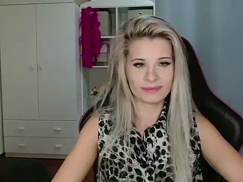 KristineGlow online show from October 2025 06:26:02 PM