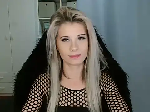 KristineGlow online show from November 2025 07:25:01 PM