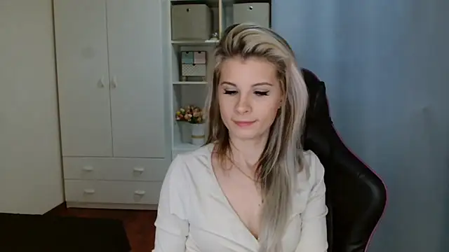 KristineGlow online show from March 2026 07:12:01 AM