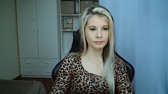 Snapshot of KristineGlow chatting on May 2026 06:31:02 AM KristineGlow online show from May 2026 06:31:02 AM