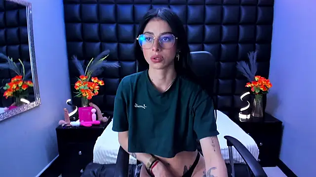 Snapshot of Dulce_Miaa_ chatting on June 2026 06:10:02 PM Dulce Miaa online show from June 2026 06:10:02 PM