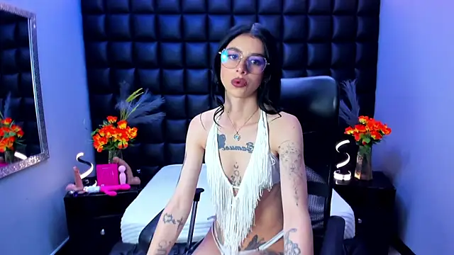 Snapshot of Dulce_Miaa_ chatting on June 2026 06:09:02 PM Dulce Miaa online show from June 2026 06:09:02 PM