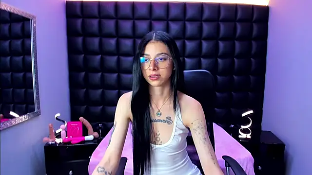 Snapshot of Dulce_Miaa_ chatting on July 2026 06:21:01 PM Dulce Miaa online show from July 2026 06:21:01 PM