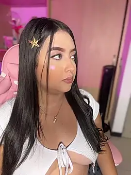 Emiily Moore1 online show from April 2026 11:09:02 PM