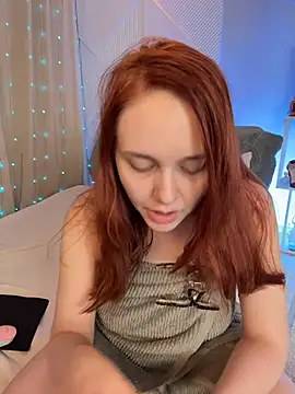 PollyVinice online show from November 2025 11:49:02 AM