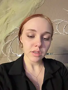 Snapshot of PollyVinice chatting on April 2026 05:17:01 PM PollyVinice online show from April 2026 05:17:01 PM