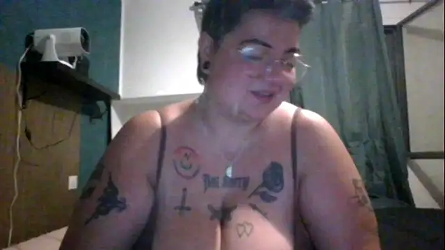 Snapshot of PirateXL chatting on April 2026 11:29:02 PM PirateXL online show from April 2026 11:29:02 PM