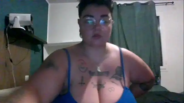 Snapshot of PirateXL chatting on May 2026 11:22:02 PM PirateXL online show from May 2026 11:22:02 PM