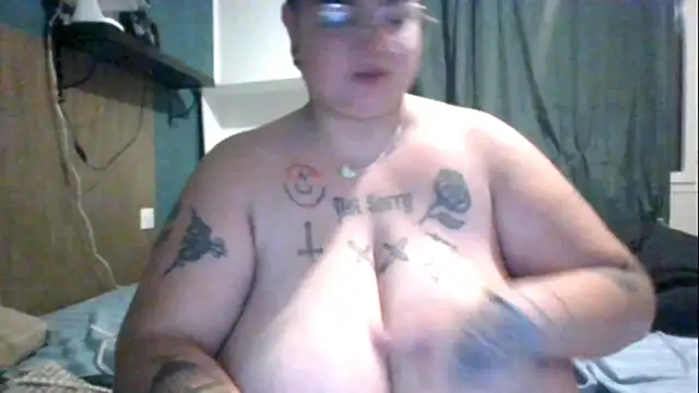 Snapshot of PirateXL chatting on May 2026 11:23:04 PM PirateXL online show from May 2026 11:23:04 PM