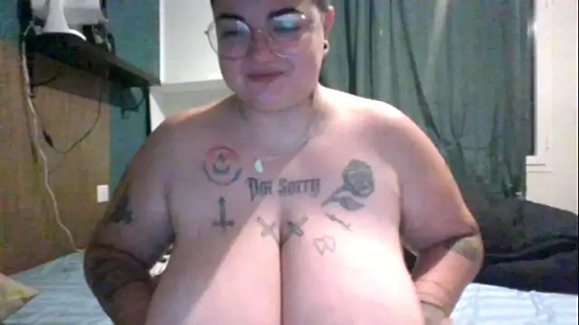Snapshot of PirateXL chatting on May 2026 12:18:01 AM PirateXL online show from May 2026 12:18:01 AM